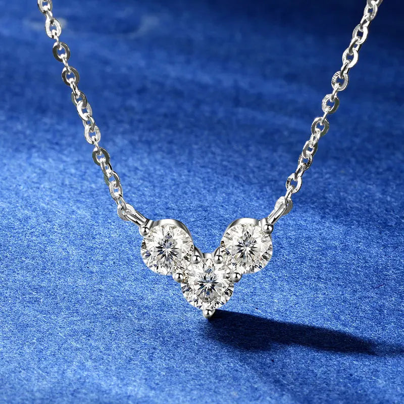 3-Stone Design Jewelry Valentine Day Gift 925 Silver 4mm 0.30ct Moissanite Three Stone Spliced Heart Pendant Necklace for Women
