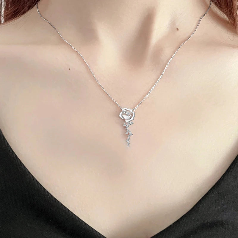 High Quality 925 Sterling Silver Round Cut 3.5mm Moissanite Stone Necklace Luxury Rose Flower Pendant
