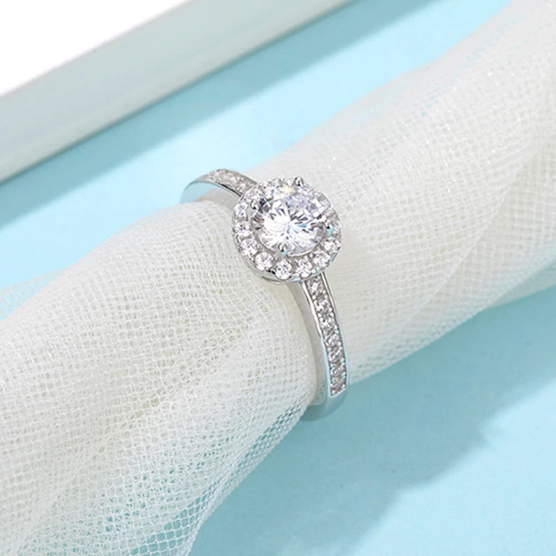 Latest Style New Designed with GRA Certification 5mm 0.5CT Moissanite S925 Sterling Silver Engagement Halo Ring for Women