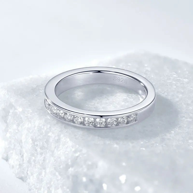 Fashion 925 Silver Channel Set 2mm 0.03ct Round Moissanite Ladies Half Eternity Wedding Band for Women Anniversary Ring
