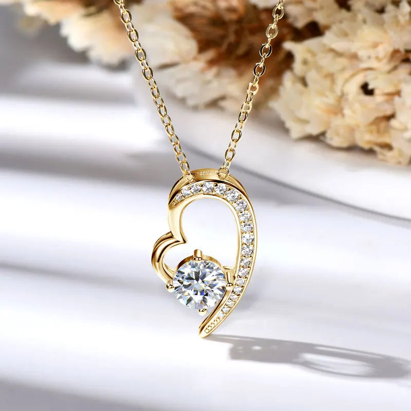 Romantic S925 Sterling Silver Heart Shaped Love Pendant Fashionable Luxury 1 Carat 6.5mm Moissanite Jewelry Wedding Necklace