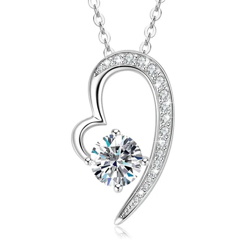 Romantic S925 Sterling Silver Heart Shaped Love Pendant Fashionable Luxury 1 Carat 6.5mm Moissanite Jewelry Wedding Necklace