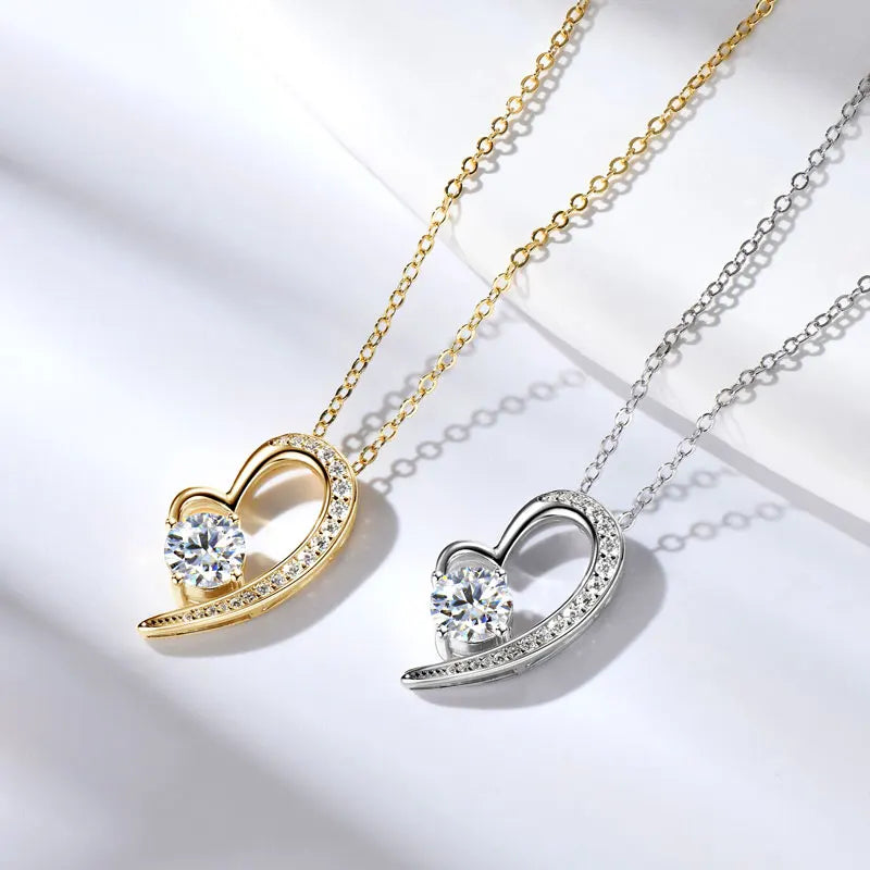 Romantic S925 Sterling Silver Heart Shaped Love Pendant Fashionable Luxury 1 Carat 6.5mm Moissanite Jewelry Wedding Necklace
