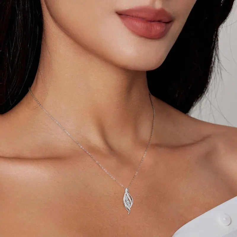 Latest Unique Curve Pendant Necklace 925 Silver 4mm & 3mm & 2.5mm Round Moissanite Fashion Curved Design Pendant Necklace Women