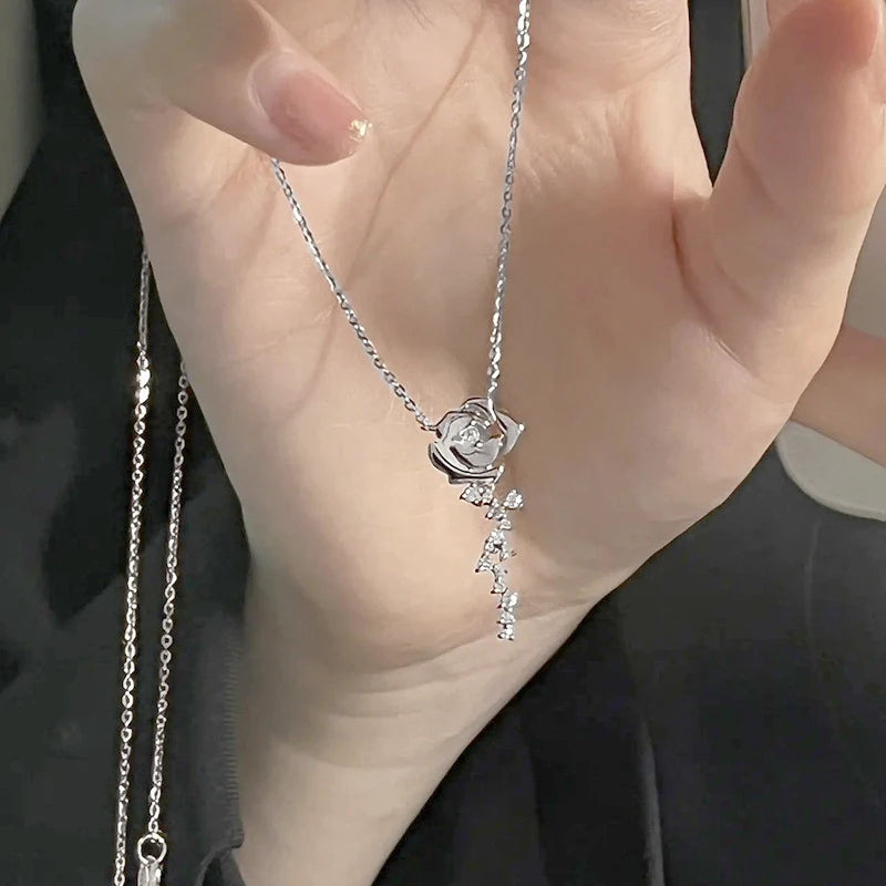 High Quality 925 Sterling Silver Round Cut 3.5mm Moissanite Stone Necklace Luxury Rose Flower Pendant