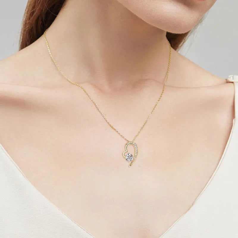 Romantic S925 Sterling Silver Heart Shaped Love Pendant Fashionable Luxury 1 Carat 6.5mm Moissanite Jewelry Wedding Necklace