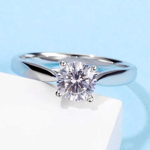 Fashion Ring S925 Sterling Silver 0.5Carat Moissanite Classic Wedding Engagement Ring for Women with GRA