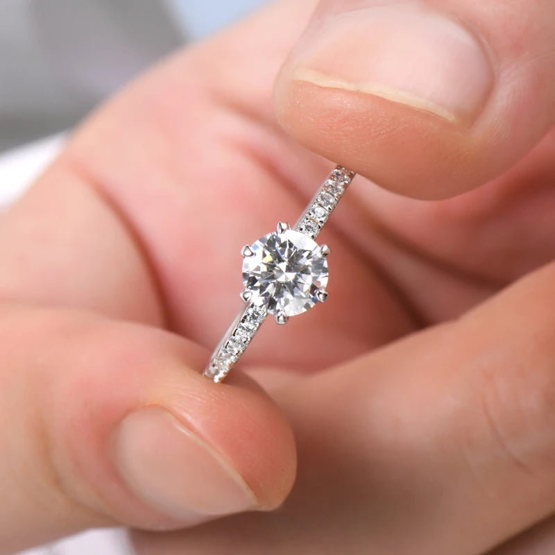 Classic Shinny 925 Sterling Sliver 1CT 6.5mm D Color VVS Round Cut Moissanite Simple Engagement Ring for Women